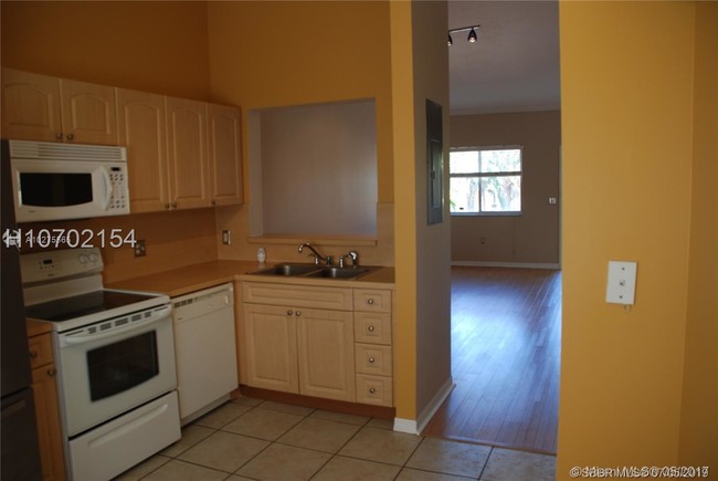 630 NW 79th Terrace-Unit -202 in Pembroke Pines, FL - Building Photo - Building Photo