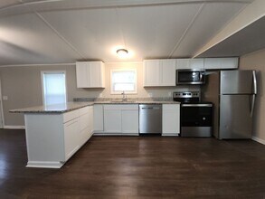 4 Elcona St in Hubert, NC - Building Photo - Building Photo