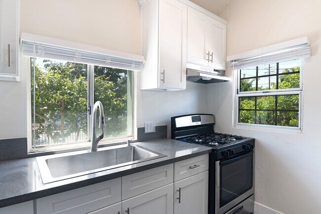 29th Street Apartments in Los Angeles, CA - Foto de edificio - Interior Photo