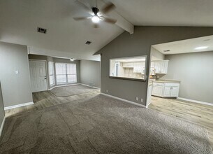 4023 Briar Hollow in San Antonio, TX - Foto de edificio - Building Photo
