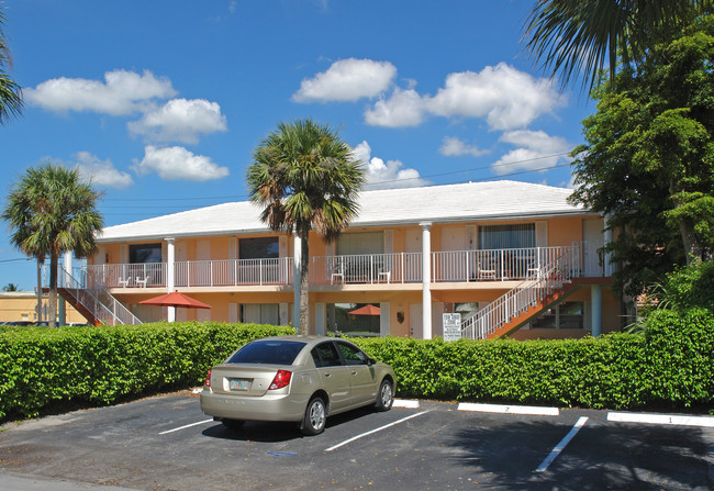 2801 NE 49th St in Fort Lauderdale, FL - Foto de edificio - Building Photo