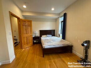 1801 Beacon St, Unit 5 in Brookline, MA - Foto de edificio - Building Photo