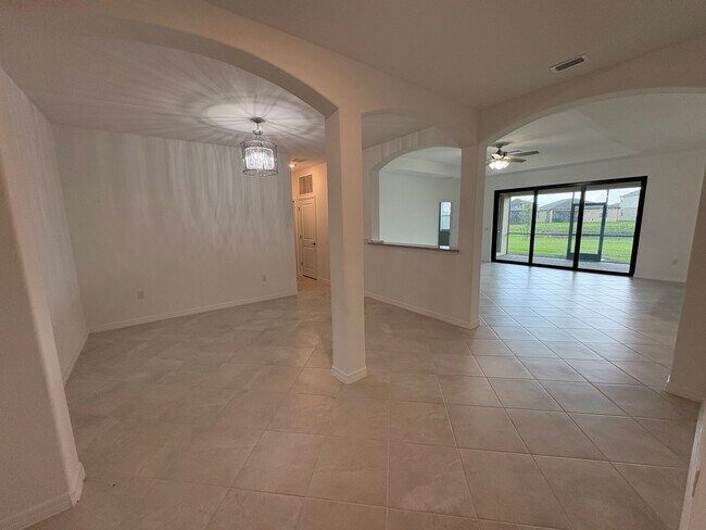 3305 Altimira Dr in Ft. Myers, FL - Building Photo - Building Photo