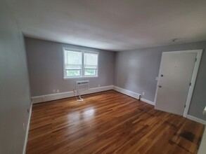 433 Sea St, Unit 6 in Quincy, MA - Building Photo - Building Photo