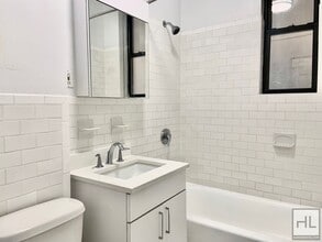 WEST 104 STREET, Unit 35 in New York, NY - Foto de edificio - Building Photo