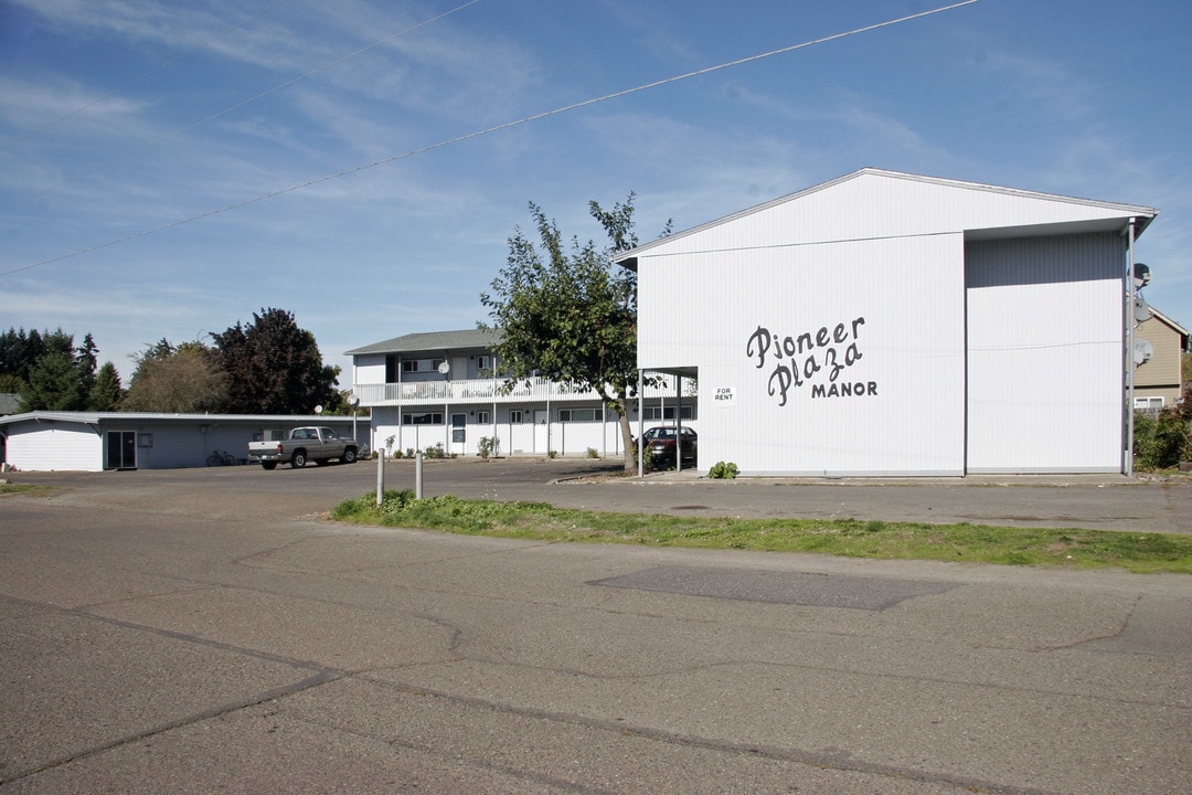 317 E Heintz St in Molalla, OR - Building Photo