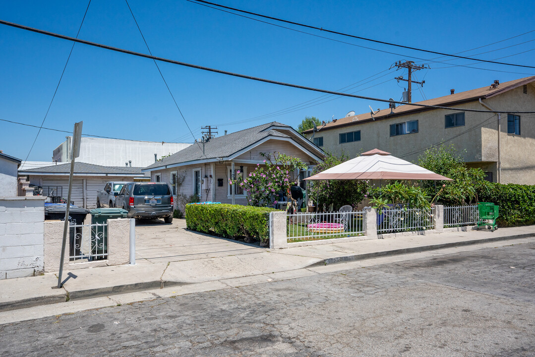 8023 Golden Ave in South Gate, CA - Building Photo