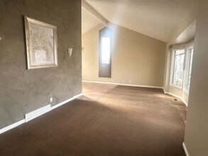 1094 Gravel Hills Dr in Sandy, UT - Building Photo - Building Photo