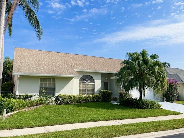 112 Palomino Dr in Jupiter, FL - Building Photo