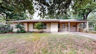 4304 Aspen St in Bryan, TX - Building Photo