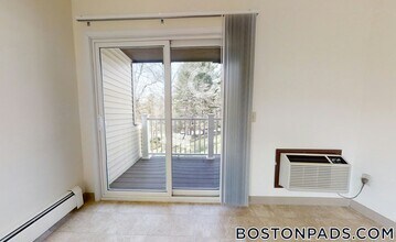 378 Sunderland Rd, Unit 24 in Worcester, MA - Foto de edificio - Building Photo