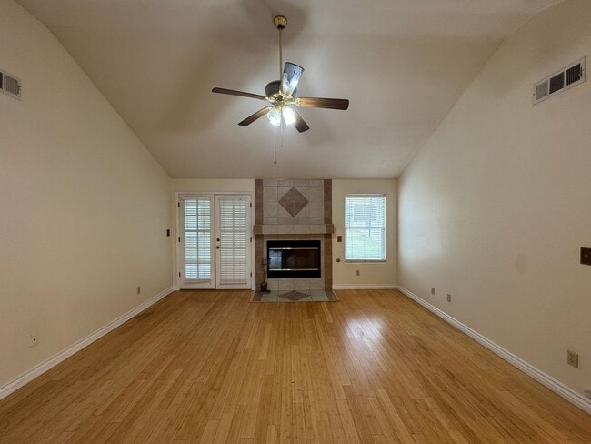 5917 Dorset Dr in Bakersfield, CA - Building Photo - Building Photo