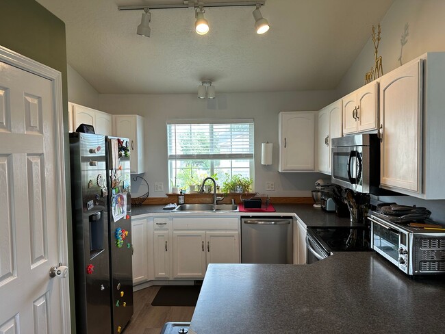 426 Connie Ray Ave in Medical Lake, WA - Building Photo - Building Photo