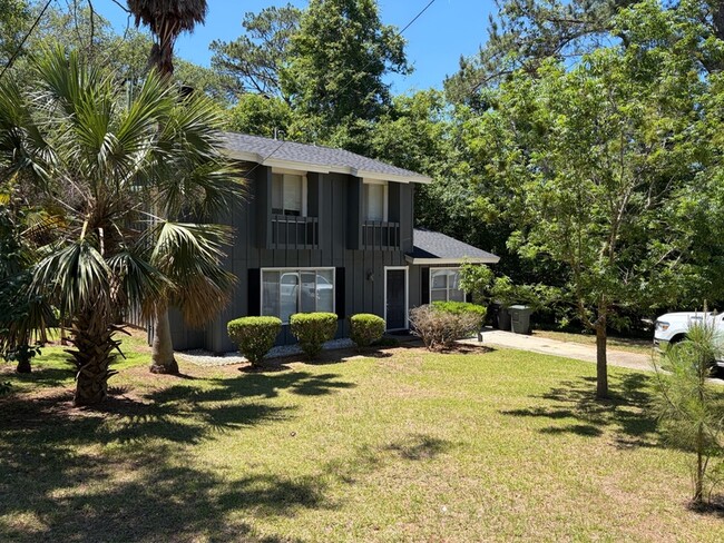 1819 Salmon Dr in Tallahassee, FL - Building Photo - Building Photo