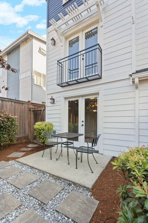 2408 SW Edmunds St in Seattle, WA - Building Photo