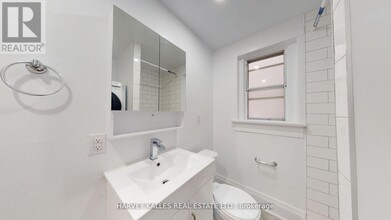 1065-1065 Bathurst St in Toronto, ON - Building Photo - Building Photo