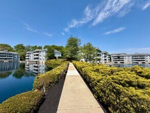 401 Waters Edge Dr in Newark, DE - Building Photo - Building Photo