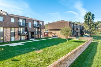 Apple Valley Apartments in Omaha, NE - Foto de edificio - Building Photo