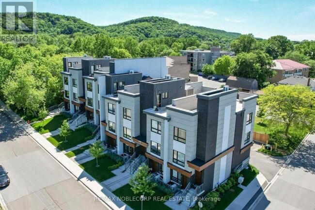 property at 39 Robinson St N