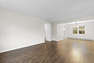 35 Pasadena Pl, Unit FL 2 in Hawthorne, NJ - Foto de edificio - Building Photo