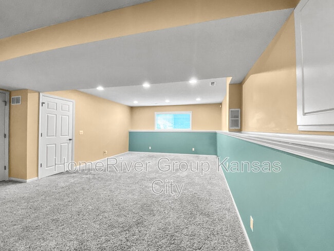 628 NE 99th St in Kansas City, MO - Building Photo - Building Photo