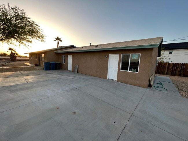 property at 605 W 3rd St