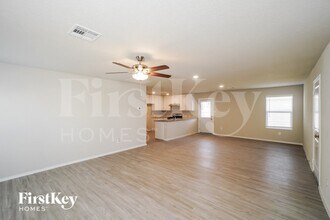 9211 Griffith Run in Converse, TX - Foto de edificio - Building Photo