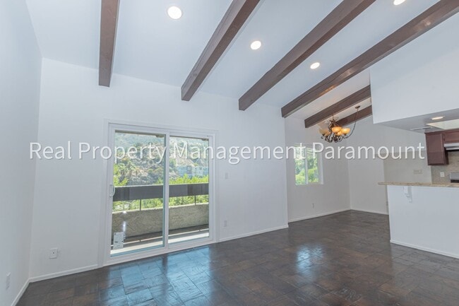 2700 Cahuenga Blvd E in Los Angeles, CA - Building Photo - Building Photo