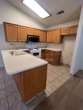 3068 W Queens Cir in Merced, CA - Building Photo - Building Photo