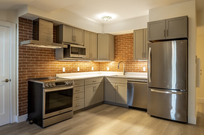 8 Chapel Street Residences in Portsmouth, NH - Foto de edificio - Building Photo