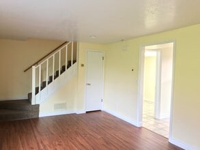 1064 Nayon Dr, Unit #C in Layton, UT - Building Photo - Building Photo