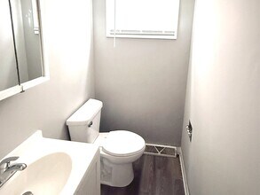 5438 N Division St in Davenport, IA - Building Photo - Building Photo