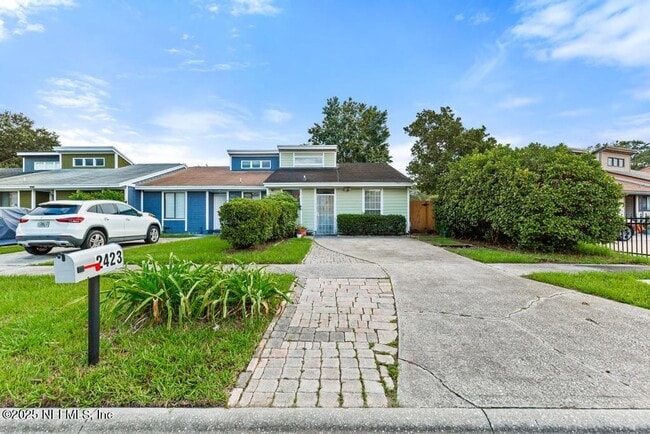property at 2423 N Seabury Pl
