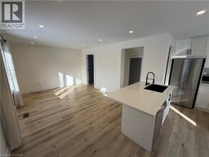 137 Whitley St in Cambridge, ON - Building Photo - Building Photo