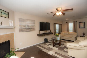 16933 Scenic Knoll in Conroe, TX - Building Photo - Building Photo