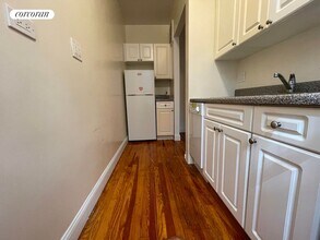 151 E 90th St in New York, NY - Building Photo - Building Photo