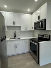 5521 NW 1st Ave-Unit -2 in Miami, FL - Foto de edificio - Building Photo