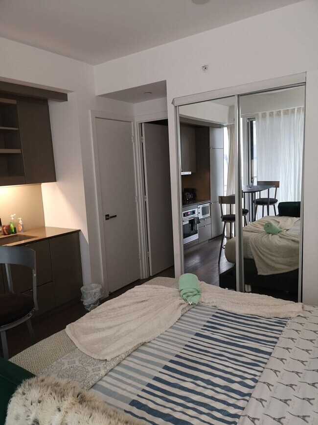 334 Adelaide St W in Toronto, ON - Building Photo - Building Photo