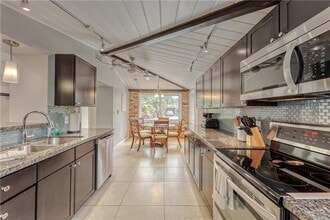 1517 NE 17th Ter in Fort Lauderdale, FL - Foto de edificio - Building Photo