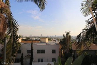 8401 Fountain Ave-Unit -Apt 8 in West Hollywood, CA - Building Photo - Building Photo