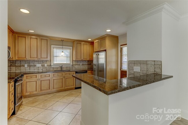 property at 448 N Summit Ave