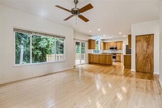 9038 NE 160th Pl in Kenmore, WA - Building Photo - Building Photo