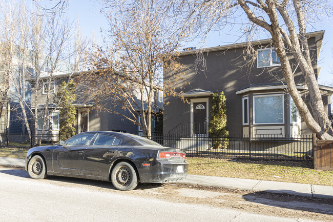 2132 35 Av SW in Calgary, AB - Building Photo - Building Photo