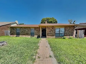 1678 Fairmont Dr in Grand Prairie, TX - Building Photo - Building Photo