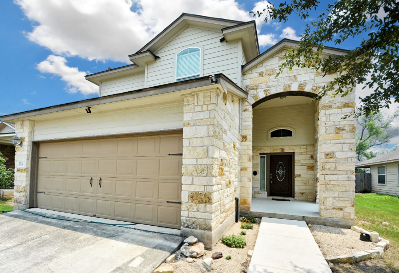 574 Briggs Dr in New Braunfels, TX - Building Photo