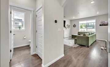 16496 Pine Creek Dr in La Pine, OR - Foto de edificio - Building Photo