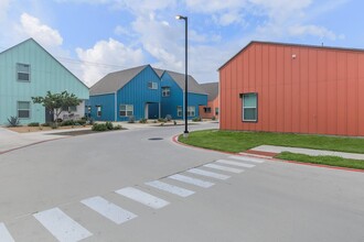 Casitas Lantana in Brownsville, TX - Foto de edificio - Building Photo