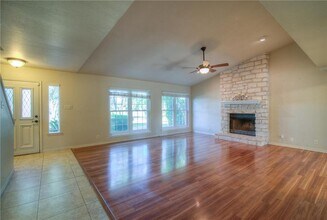 10515 Scotland Well Dr in Austin, TX - Building Photo - Building Photo