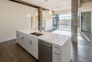 z-063025-Saxonia Apartments in Seattle, WA - Building Photo
