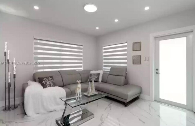 3172 SW 2nd St in Miami, FL - Building Photo - Building Photo